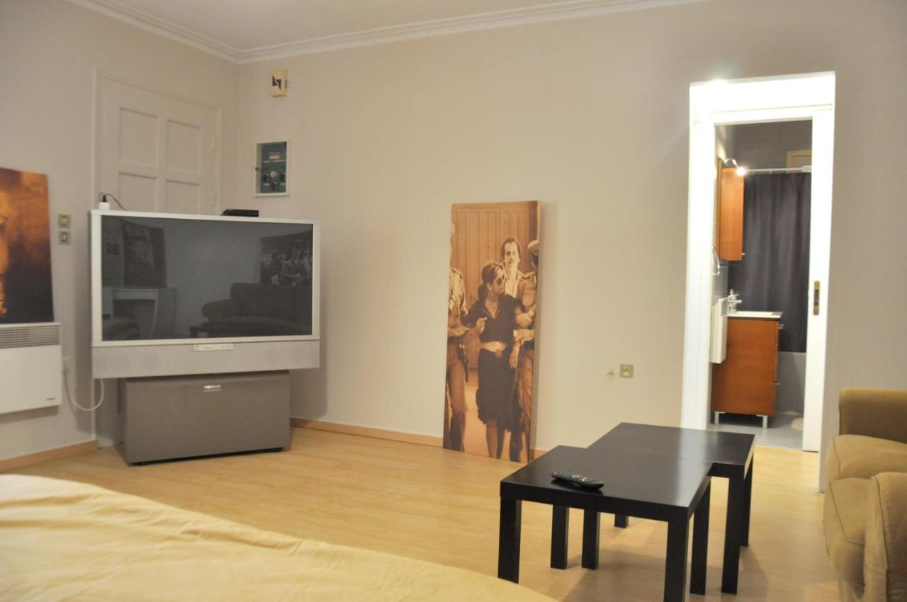 アテネStudio With Furnished Garden And Wifi At Glifada 1 Km Away From The Beachアパートメント エクステリア 写真